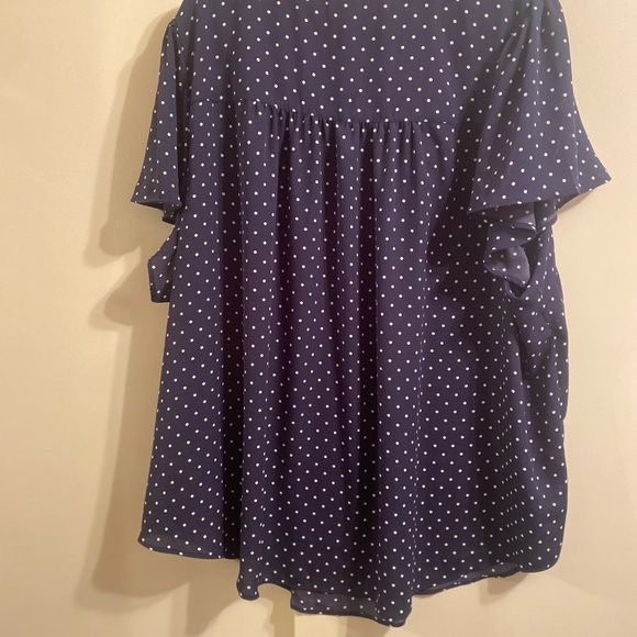 torrid Plus-Size Scoop Neck Polka Dot Blouse, Navy Blue, Size 6X - Picture 2 of 3